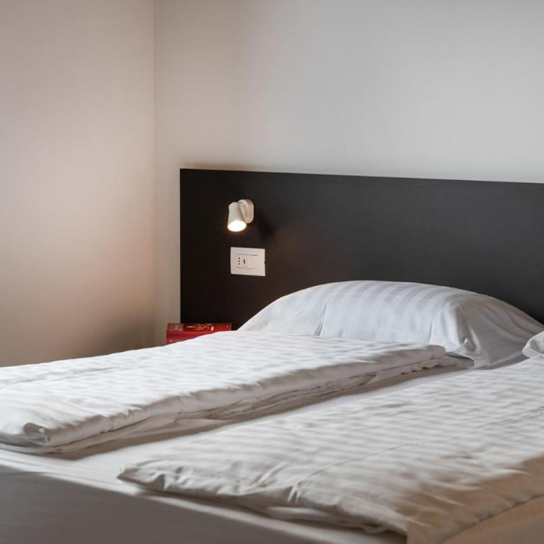 Residence Solei Classic & Plus - Plus Two-Bedroom Apartment with Balcony and Lake View - 32