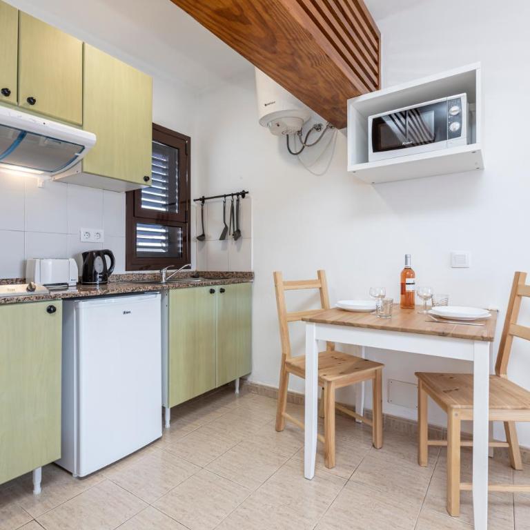 Apartamentos las Lilas - Estudio con vistas a la piscina (2 adultos) - 21