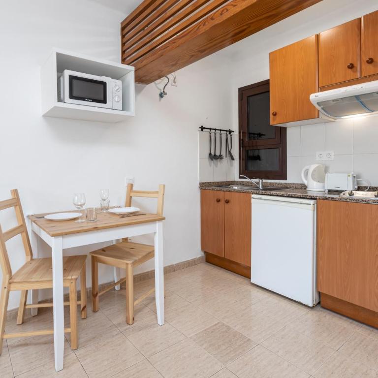 Apartamentos las Lilas - Estudio con vistas a la piscina (2 adultos) - 19
