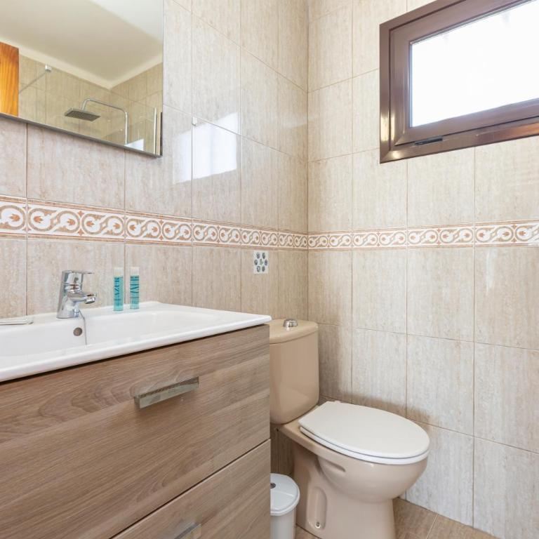 Apartamentos las Lilas - Estudio con vistas a la piscina (2 adultos) - 9