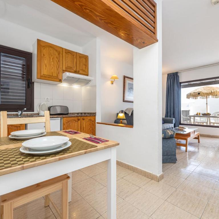 Apartamentos las Lilas - Apartamento de 1 dormitorio con vistas a la piscina - 9