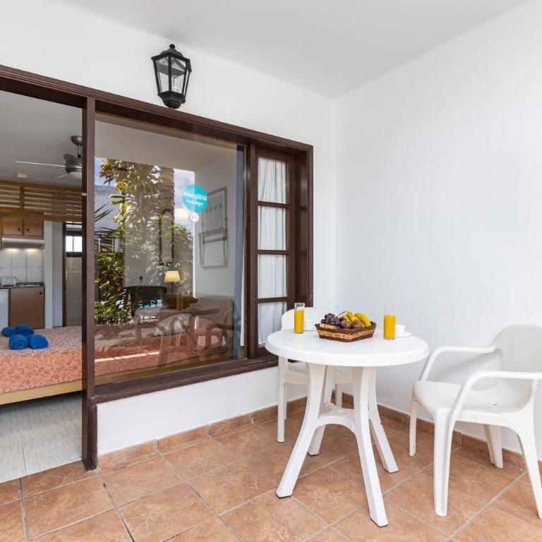Apartamentos las Lilas - Estudio con vistas a la piscina (2 adultos) - 13