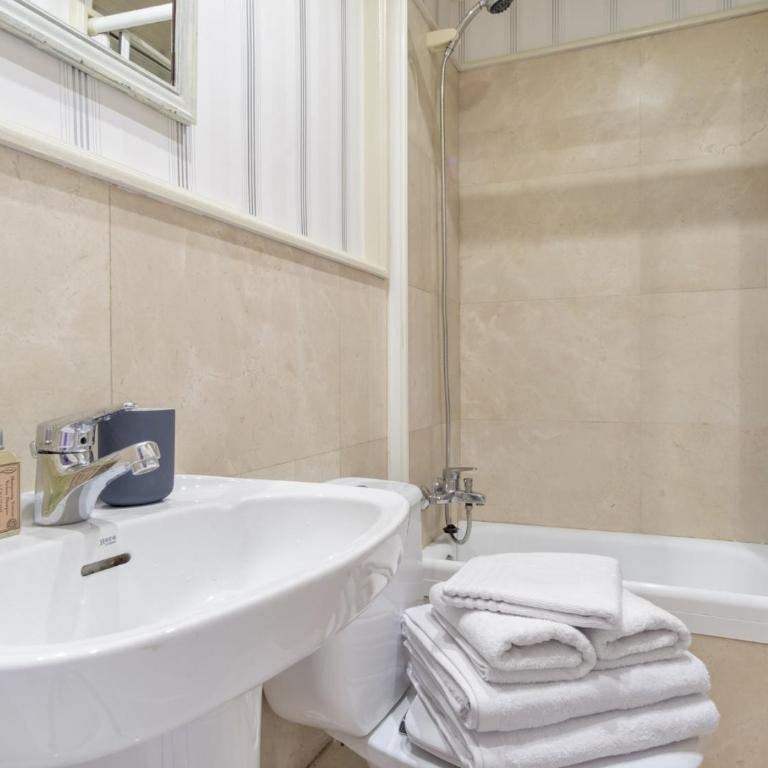 Elegant 3-Bedroom Apartment in Exclusive Barrio Salamanca Stylish & Spacious - Apartamento - 14