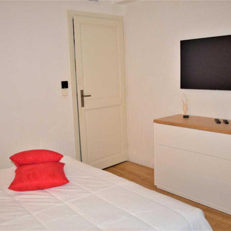 Grand T2 STANDING AJACCIO Proche centre et plages VUE PANORAMIQUE PARKING PRIVE - Appartement 1 Chambre - 33