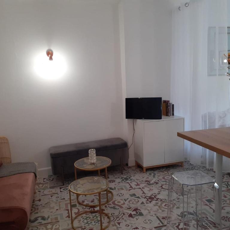 Studio de l'Horloge - Studio de Charme, hyper centre Maison Jean Vilar - Apartment mit 1 Schlafzimmer - 10