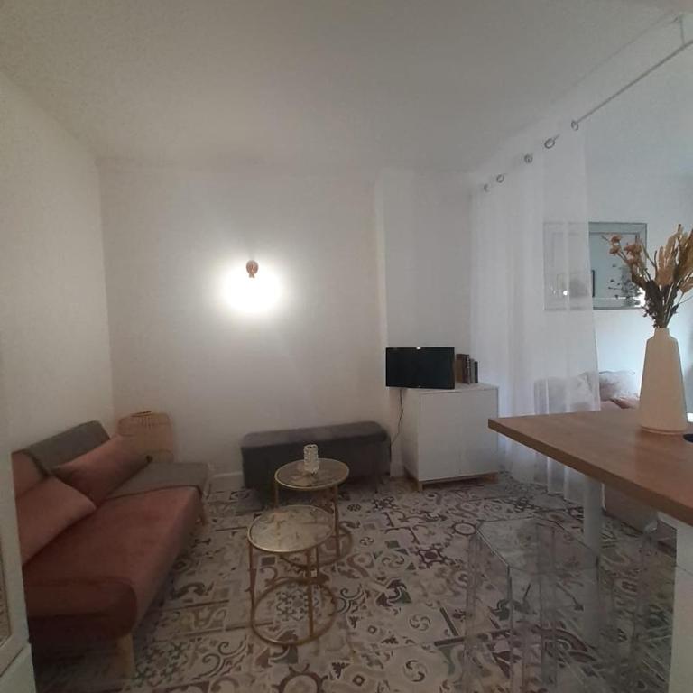 Studio de l'Horloge - Studio de Charme, hyper centre Maison Jean Vilar - Apartment mit 1 Schlafzimmer - 15