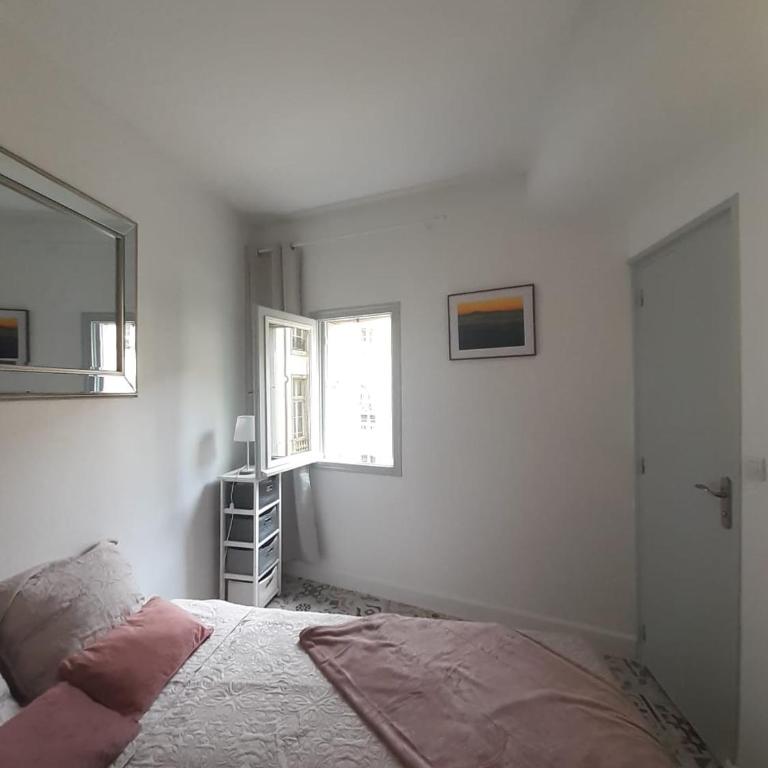 Studio de l'Horloge - Studio de Charme, hyper centre Maison Jean Vilar - Apartment mit 1 Schlafzimmer - 35
