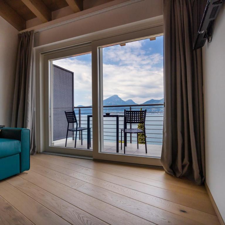 Residence Solei Classic & Plus - Plus Studio Apartment with Balcony and Lake View - 10