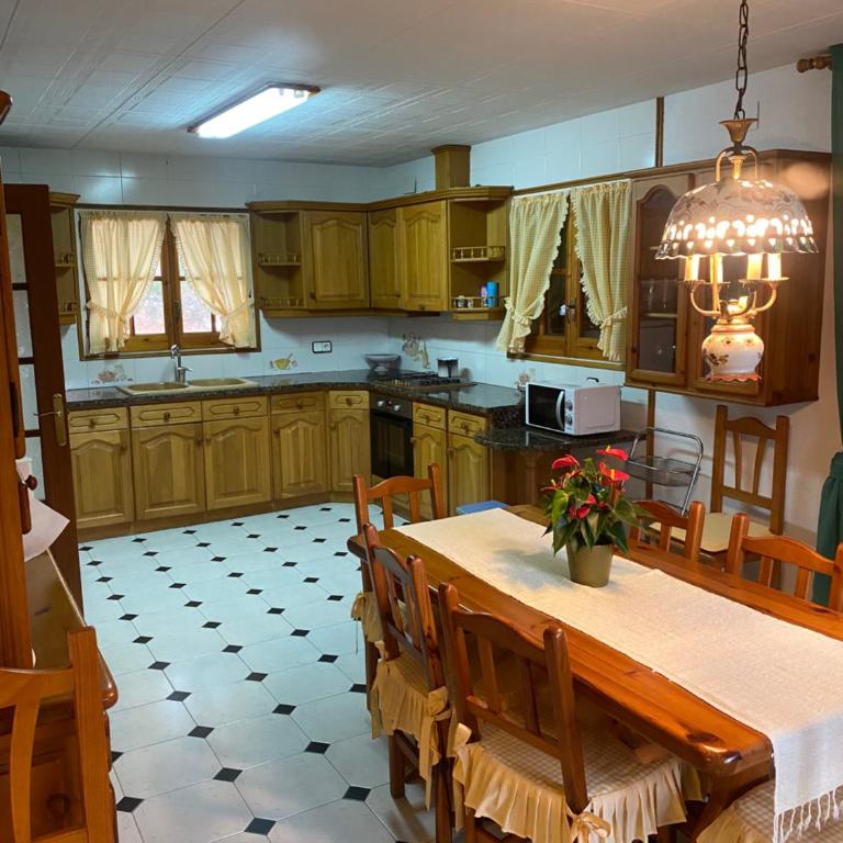 4 Bed Villa - Sleeps 8 - Pool - HotTub - Garden - Villa de 1 dormitorio - 4