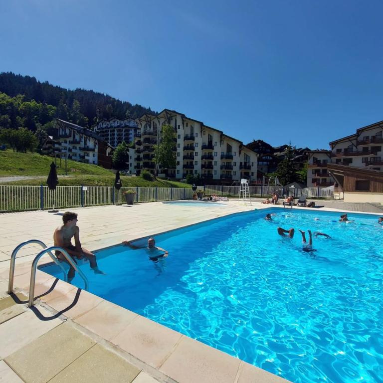 Chalet Côté Cœur, La Tania, with Outdoor Hot Tub and 7 Ensuite Rooms - Chalet - 15