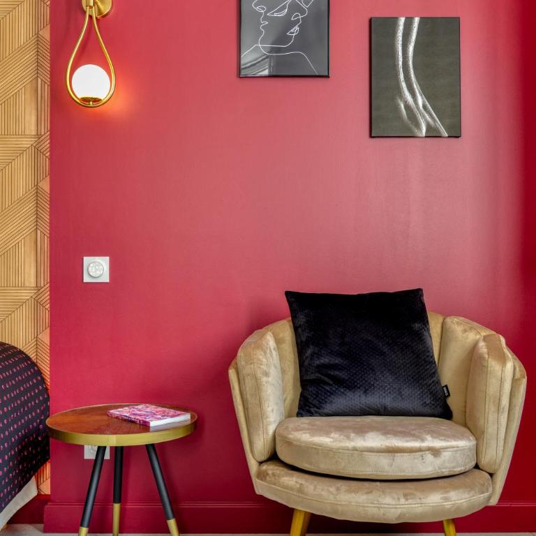 Les Gîtes de Laure - O Lit Divin, Instant de volupté, BALNEO SAUNA, Climatisation, 160m de la Cité Médiévale - Superior Apartment mit Sauna - 14