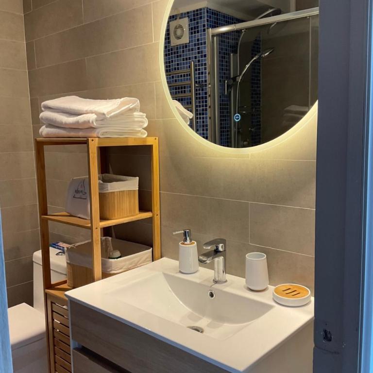 Apartament Condo Amueblado, ENCOMENDEROS 200 El Golf, Las Condes Santiago con vista al Costanera Center - Apartamento de 2 dormitorios - 10