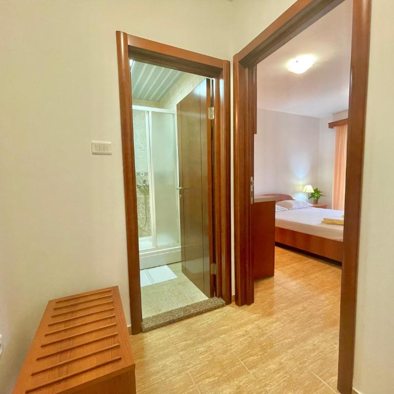 Apartments Boreta Becici - Dvokrevetna Soba sa Bračnim Krevetom (Queen-size) i Balkonom - 32
