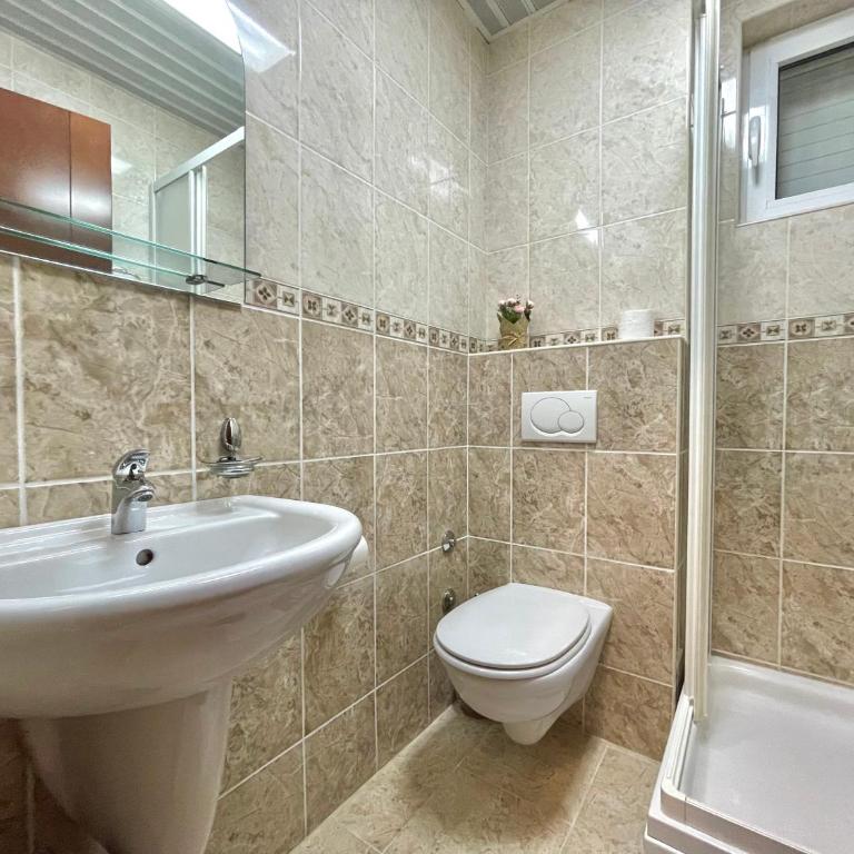 Apartments Boreta Becici - Dvokrevetna Soba sa Bračnim Krevetom (Queen-size) i Balkonom - 8