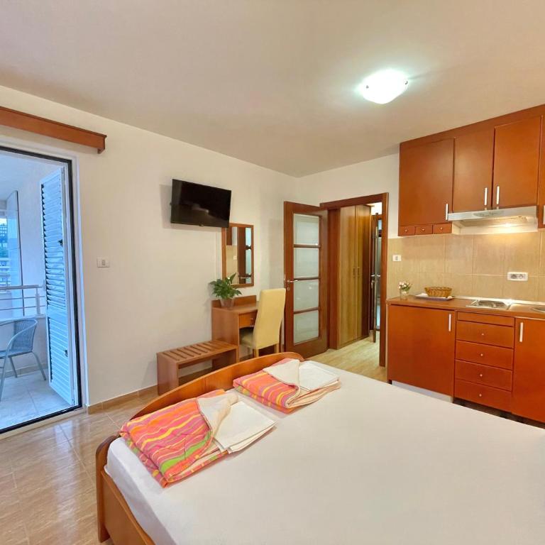 Apartments Boreta Becici - Dvokrevetna Soba sa Bračnim Krevetom (Queen-size) i Balkonom - 16