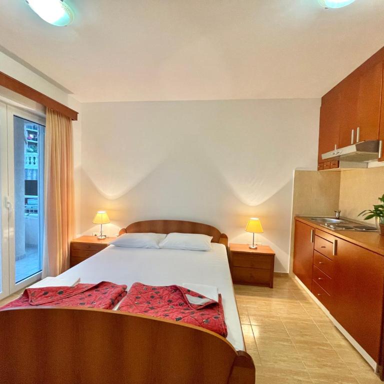 Apartments Boreta Becici - Dvokrevetna Soba sa Bračnim Krevetom (Queen-size) i Balkonom - 6