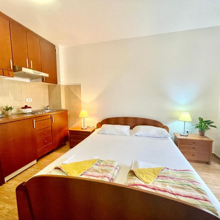 Apartments Boreta Becici - Dvokrevetna Soba sa Bračnim Krevetom (Queen-size) i Balkonom - 52