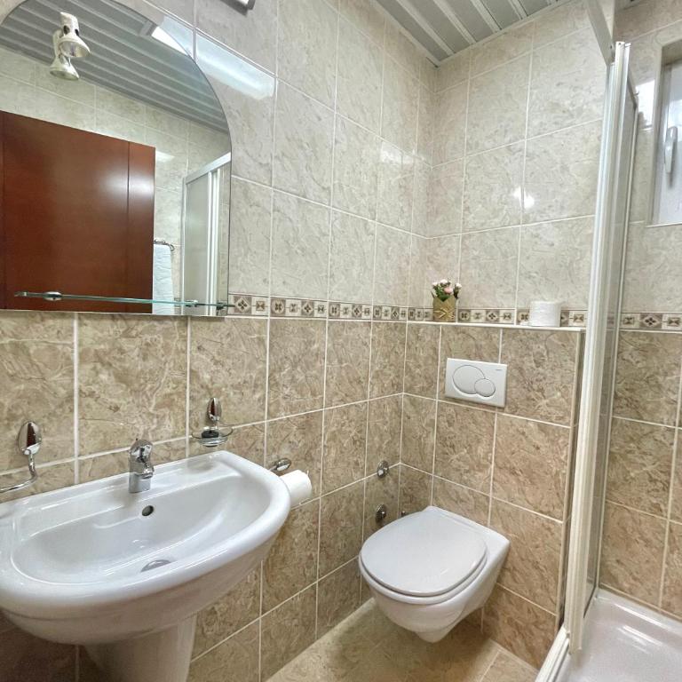 Apartments Boreta Becici - Dvokrevetna Soba sa Bračnim Krevetom (Queen-size) i Balkonom - 55