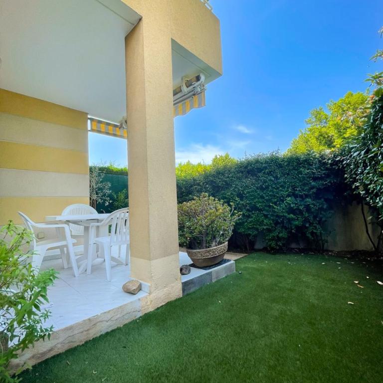 Superb Apartment With Garden Near The Sea - Apartment - 1