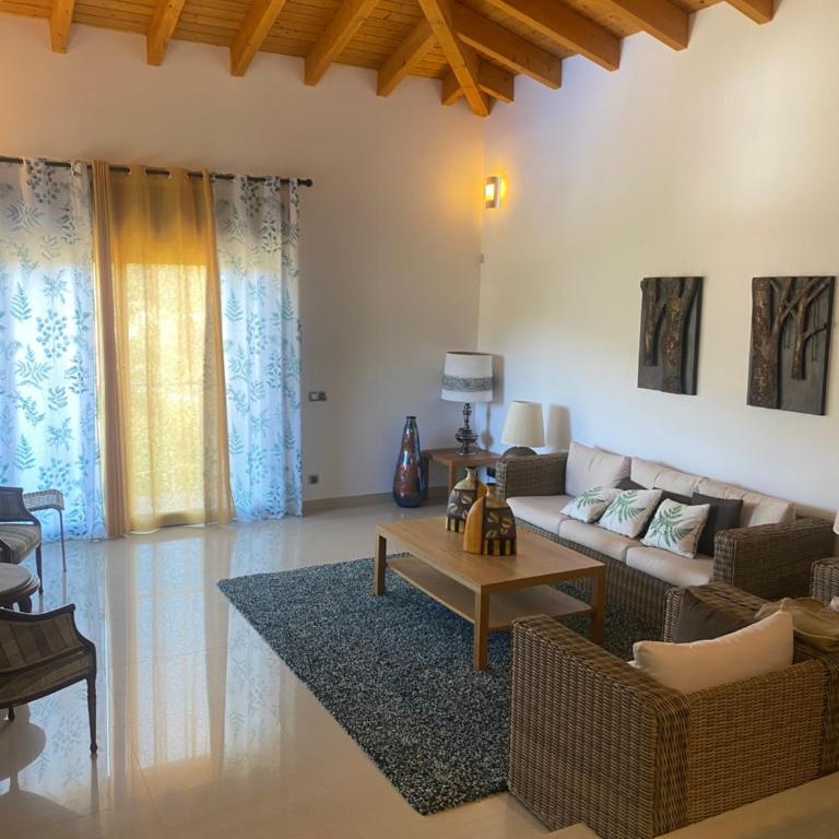 4 Bed Villa - Sleeps 9- Pool - Garden - Parking - Villa de 1 dormitorio - 3