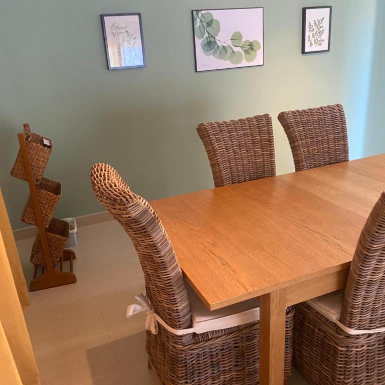 4 Bed Villa - Sleeps 9- Pool - Garden - Parking - Villa de 1 dormitorio - 6