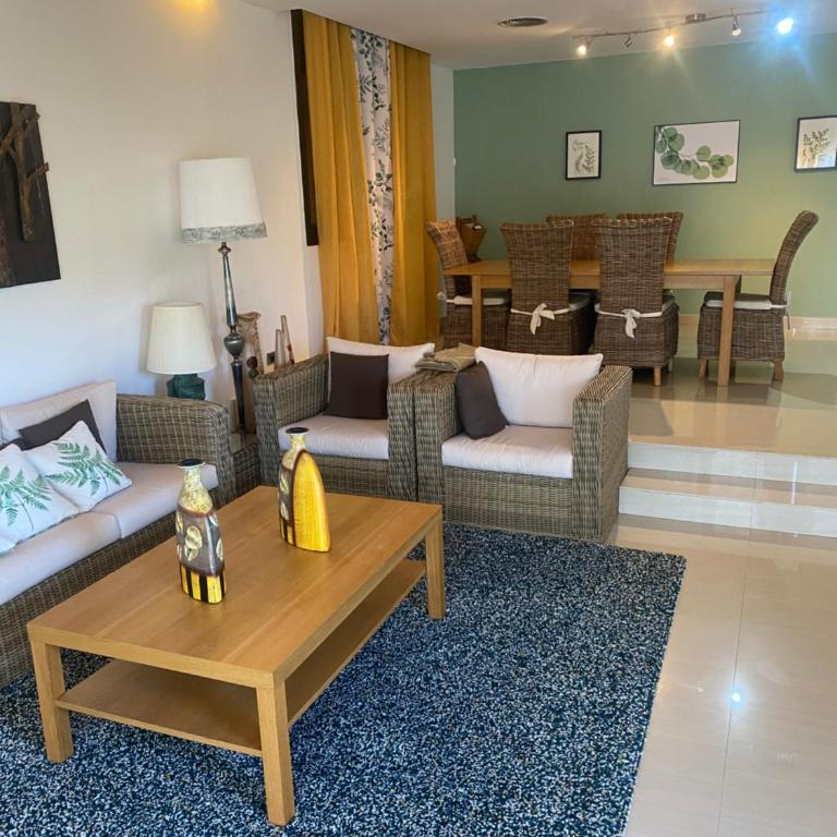 4 Bed Villa - Sleeps 9- Pool - Garden - Parking - Villa de 1 dormitorio - 10