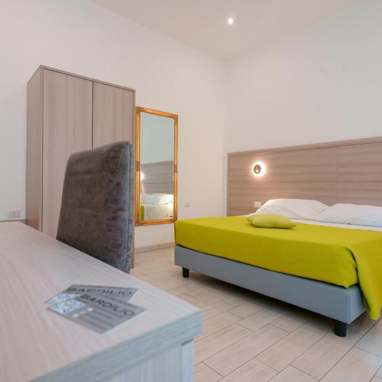Bardilio Luxury Rooms - Triple Room with Private Bathroom - 4