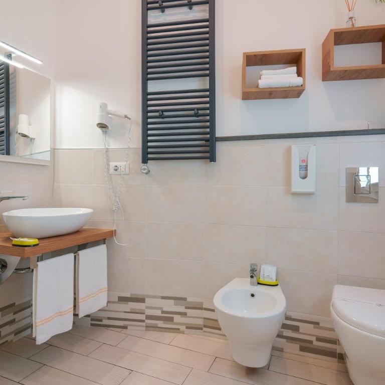 Bardilio Luxury Rooms - Triple Room with Private Bathroom - 27