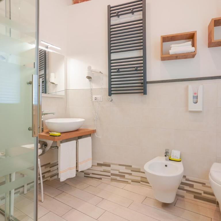 Bardilio Luxury Rooms - Triple Room with Private Bathroom - 26