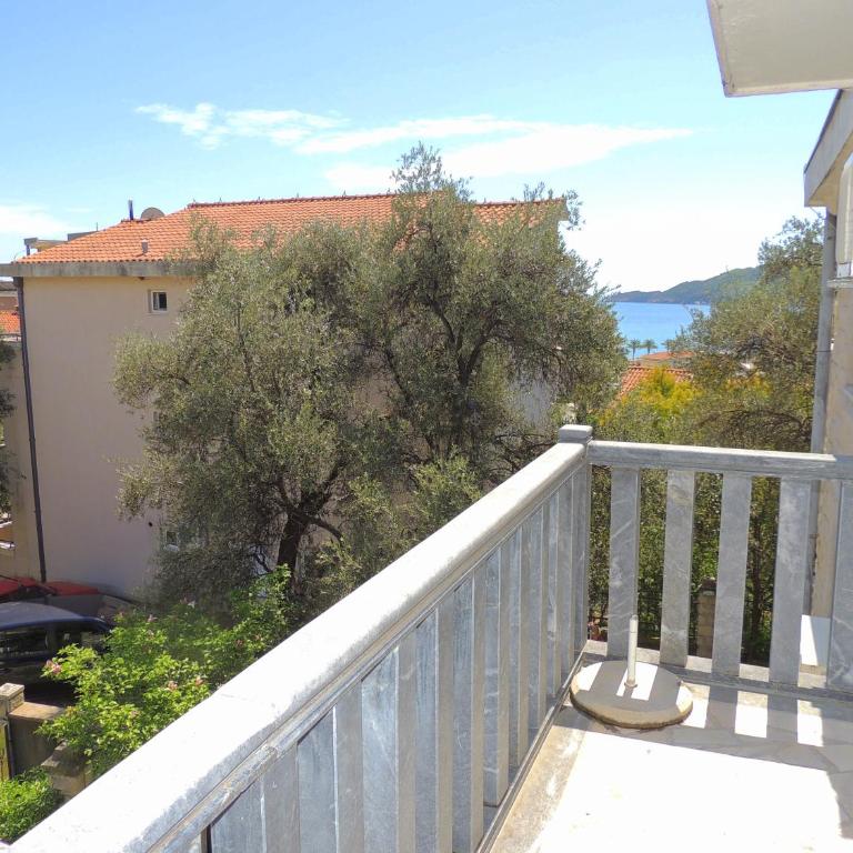 Rooms Villa Desa - Dvokrevetna Soba sa Bračnim Krevetom/Zasebnim Krevetima i Pogledom na Planinu - 9