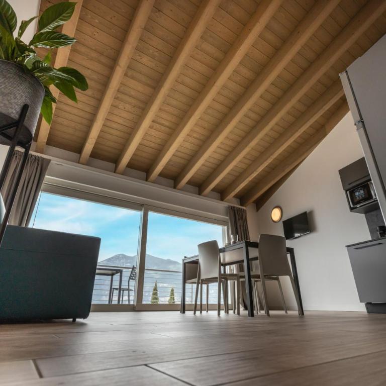 Residence Solei Classic & Plus - Plus Two-Bedroom Apartment with Balcony and Lake View - 39
