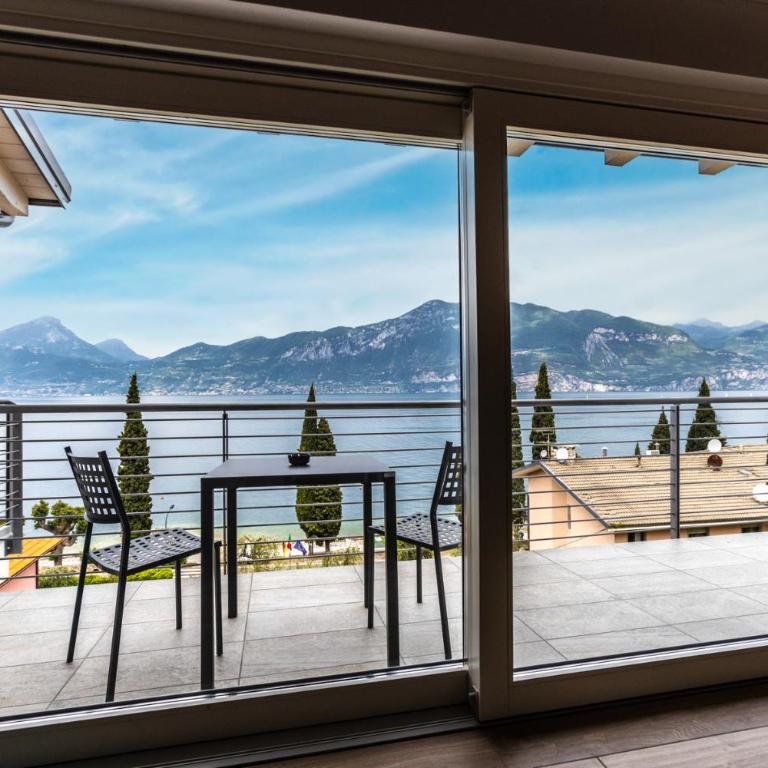 Residence Solei Classic & Plus - Plus Two-Bedroom Apartment with Balcony and Lake View - 38