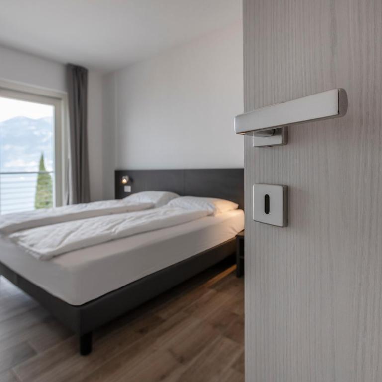 Residence Solei Classic & Plus - Plus Three-Bedroom Apartment with Terrace and Lake View - 15