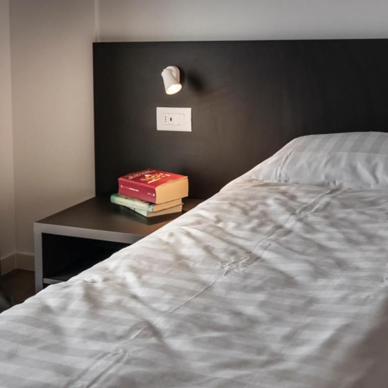 Residence Solei Classic & Plus - Plus Three-Bedroom Apartment with Terrace and Lake View - 16