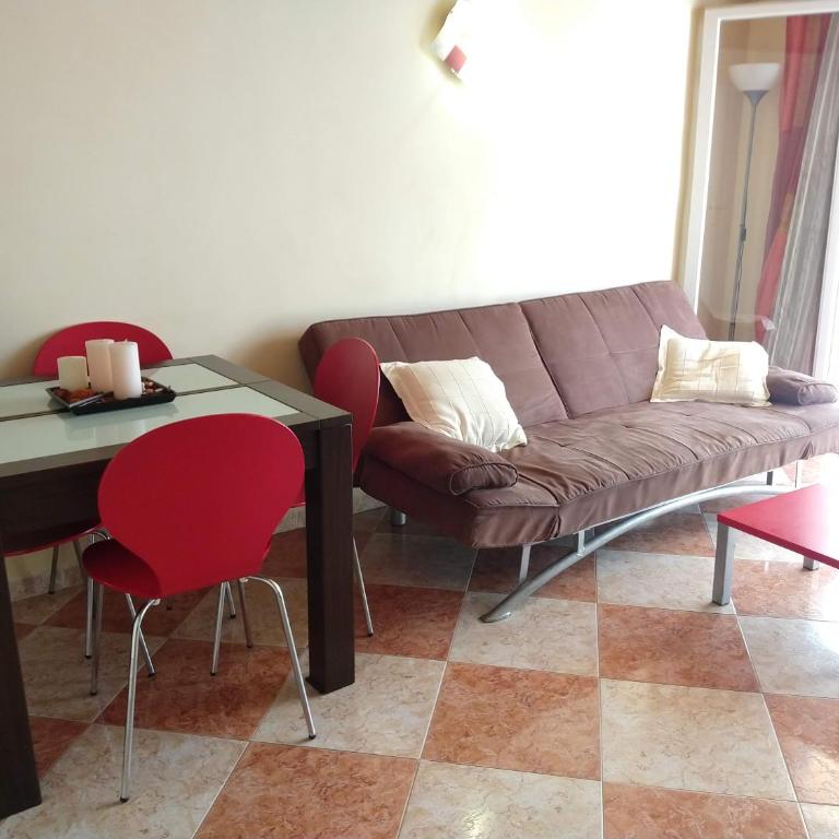 Estupendo apartamento en el edificio DMS1 en La Pineda - Two-Bedroom Apartment - 10
