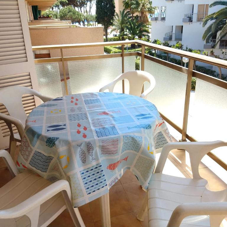 Estupendo apartamento en el edificio DMS1 en La Pineda - Two-Bedroom Apartment - 5