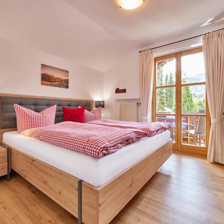 Ferienwohnungen Alpspitzecho - Apartment mit Blick auf die Berge - 4
