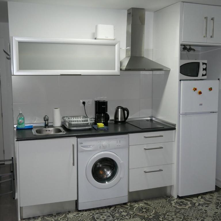 Veluto Cosy Apartment in Torrevieja - Two-Bedroom Apartment - 4
