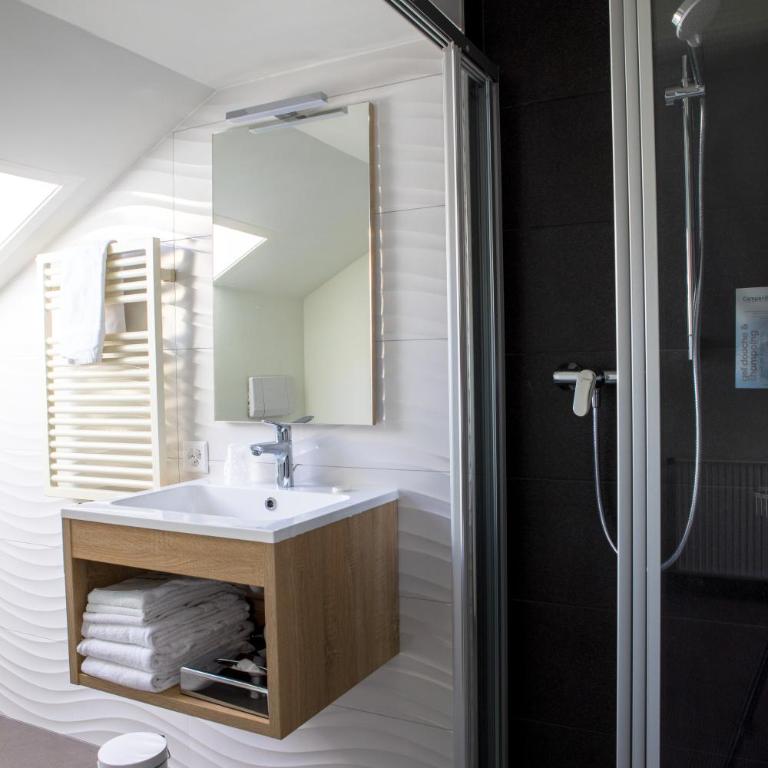Campanile Martigny - Standard Dreibettzimmer - 5