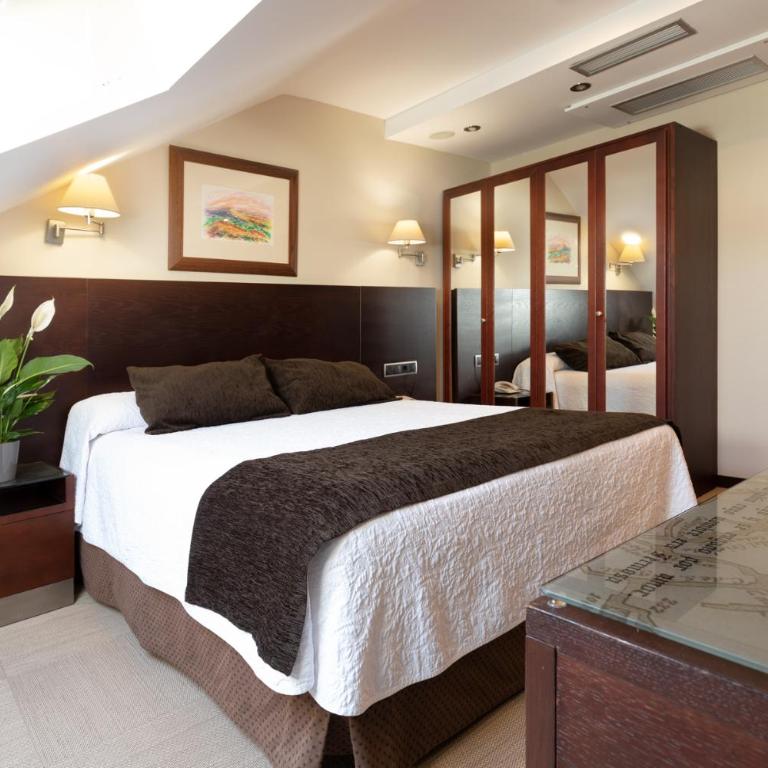 Hotel San Juan de los Reyes - Habitación Familiar - 1