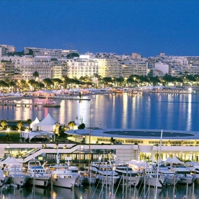 NICE FLAT WITH GARDENS Limites cannes juste 10 MNS CROISETT - Appartement 1 Chambre - 21