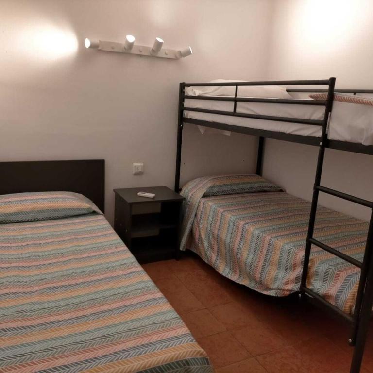 Fonda Can Dalfo - Triple Room with Shared Bathroom - 2