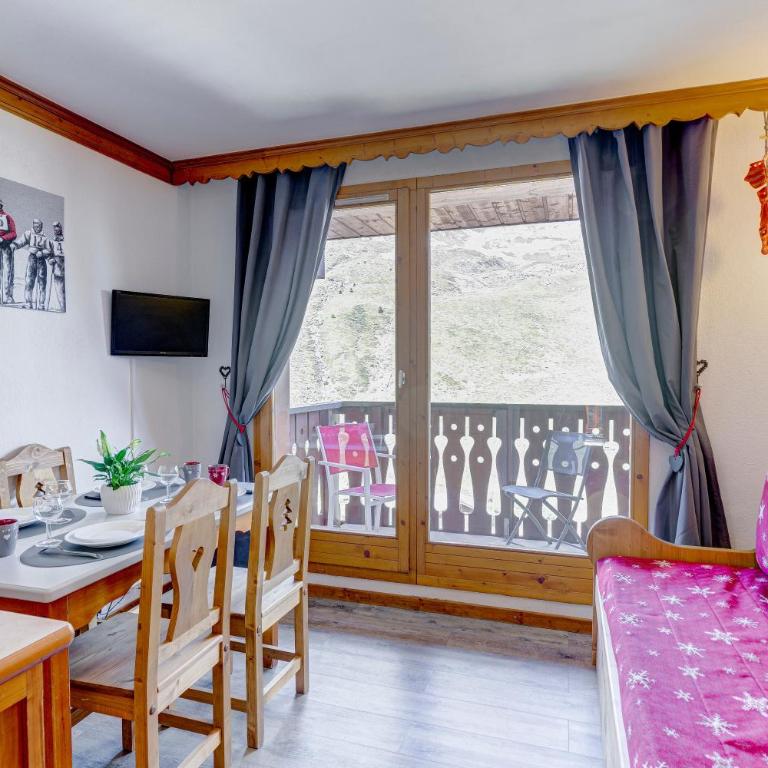 Les Valmonts 403 - One-Bedroom Apartment - 2