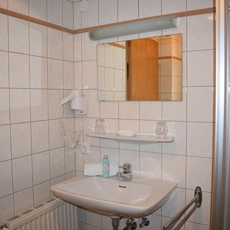 Frühstückspension Josefinum - Einzelzimmer mit Gemeinschafts-WC - 5