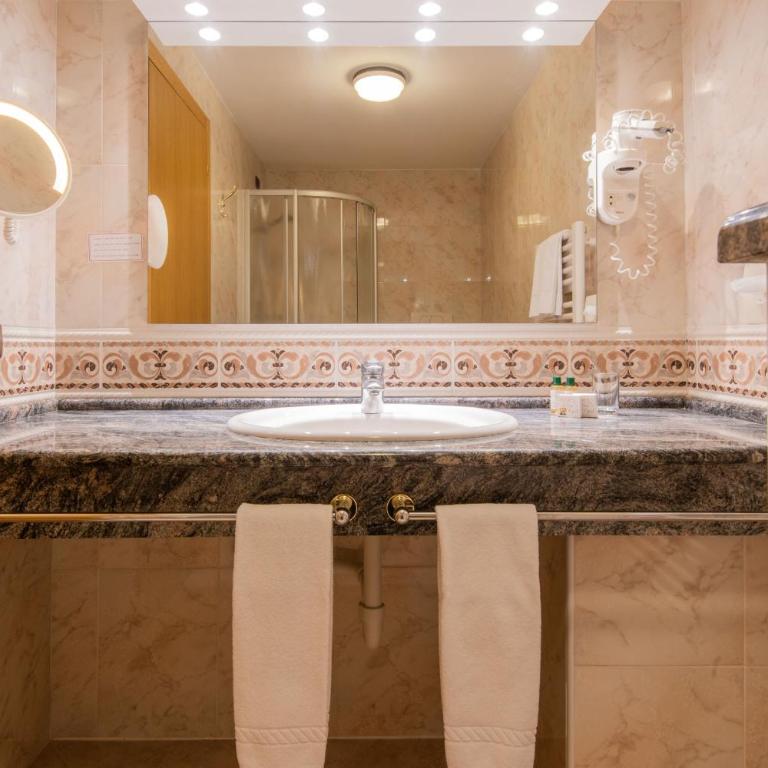Hotel Cesa Tyrol - Camera Matrimoniale Comfort - 1