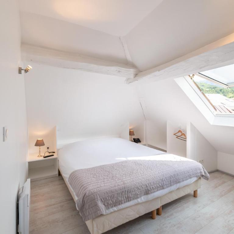 Logis - Hotel De La Mairie - Chambre Quadruple - 5