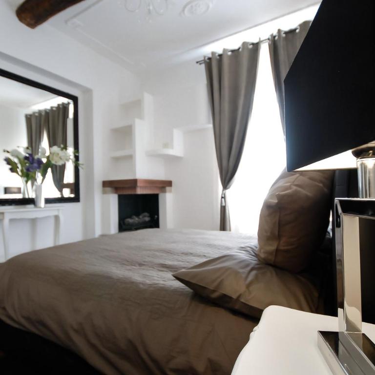 Easydomus Rome - Three-Bedroom Apartment - Address: Via dei Banchi Vecchi 139 - 2