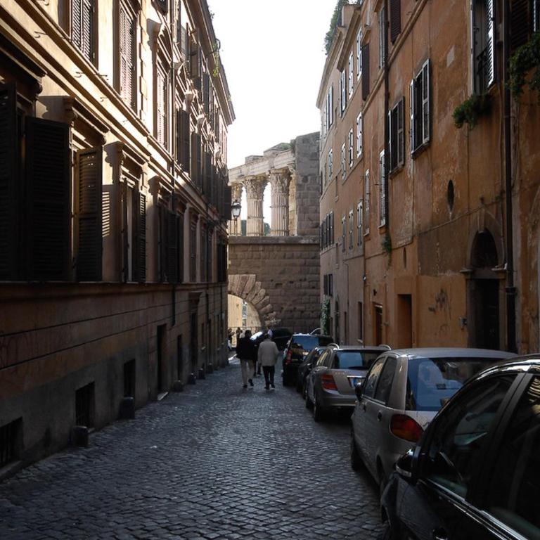 Easydomus Rome - Two-Bedroom Apartment - Address: Via degli Ibernesi 23 - 10