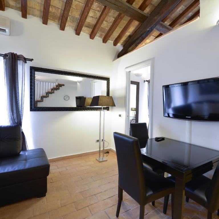 Easydomus Rome - Two-Bedroom Apartment - Address: Via degli Ibernesi 23 - 1