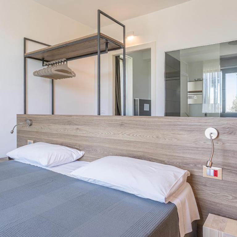 INSULA FELIX Bed&Breakfast - Deluxe Dreibettzimmer mit Seeblick - 2